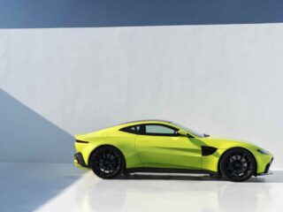 Vista laterale della nuova Aston Martin Vantage
